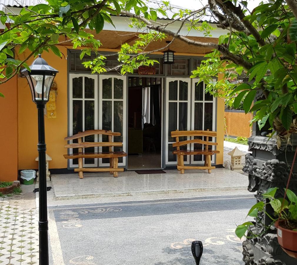 Dewi Sri Guesthouse Mataram Esterno foto