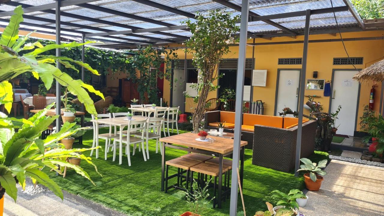 Dewi Sri Guesthouse Mataram Esterno foto
