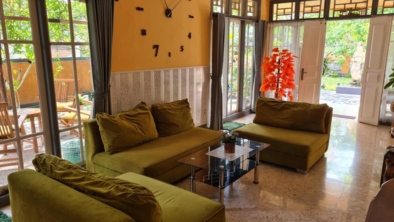 Dewi Sri Guesthouse Mataram Esterno foto