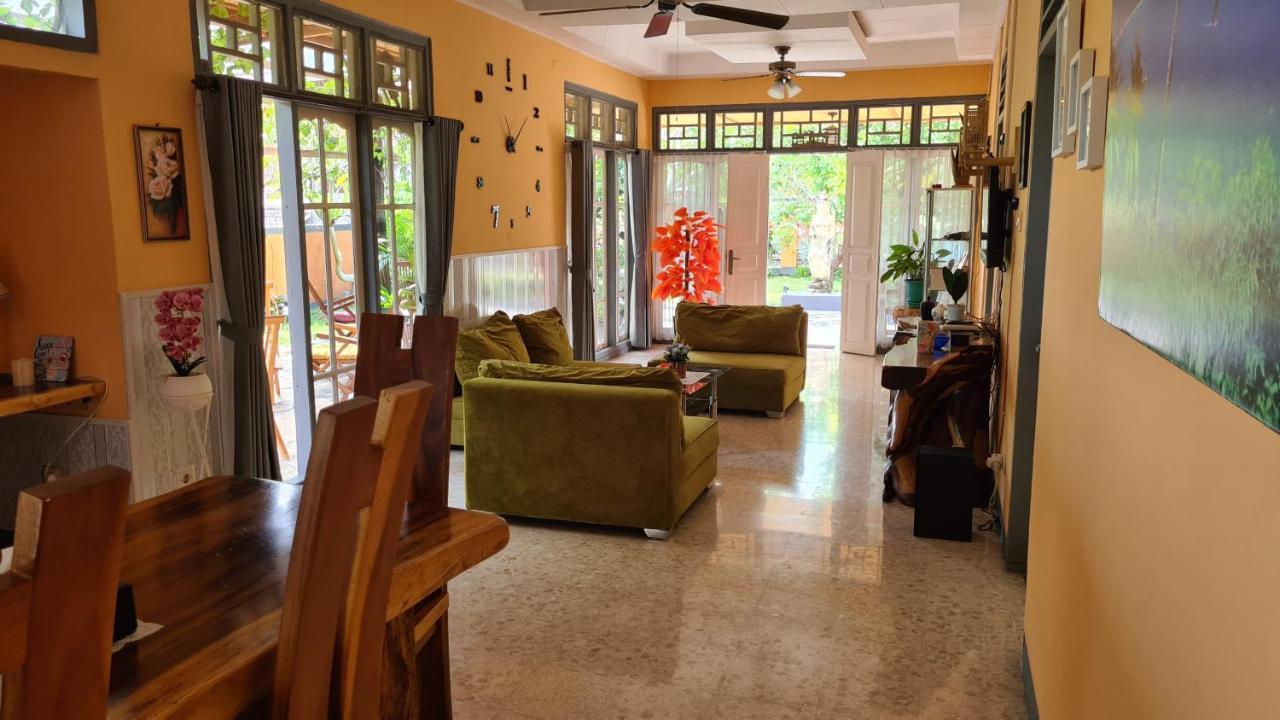Dewi Sri Guesthouse Mataram Esterno foto