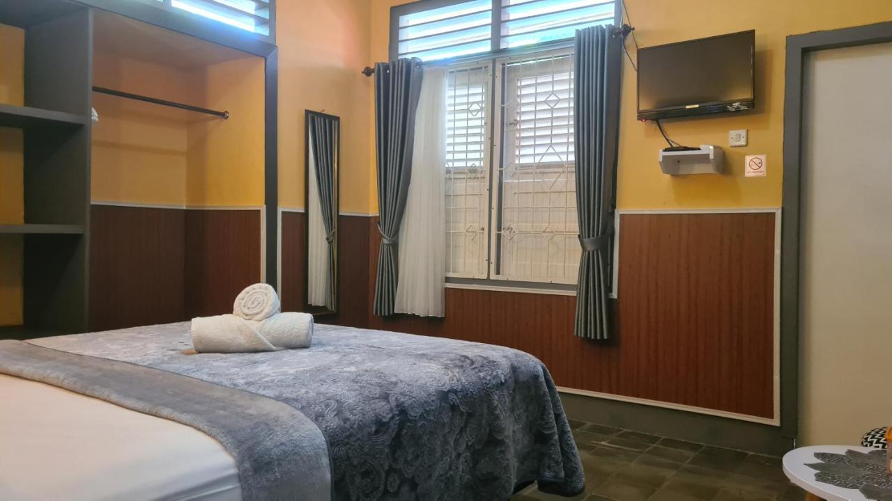Dewi Sri Guesthouse Mataram Esterno foto