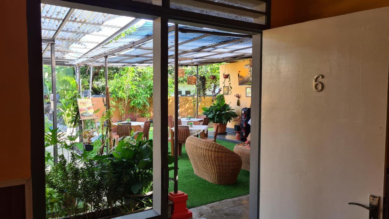 Dewi Sri Guesthouse Mataram Esterno foto