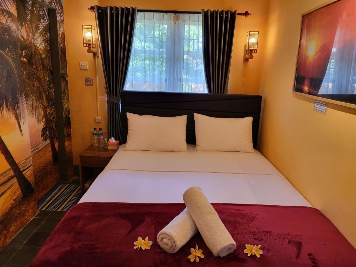 Dewi Sri Guesthouse Mataram Esterno foto