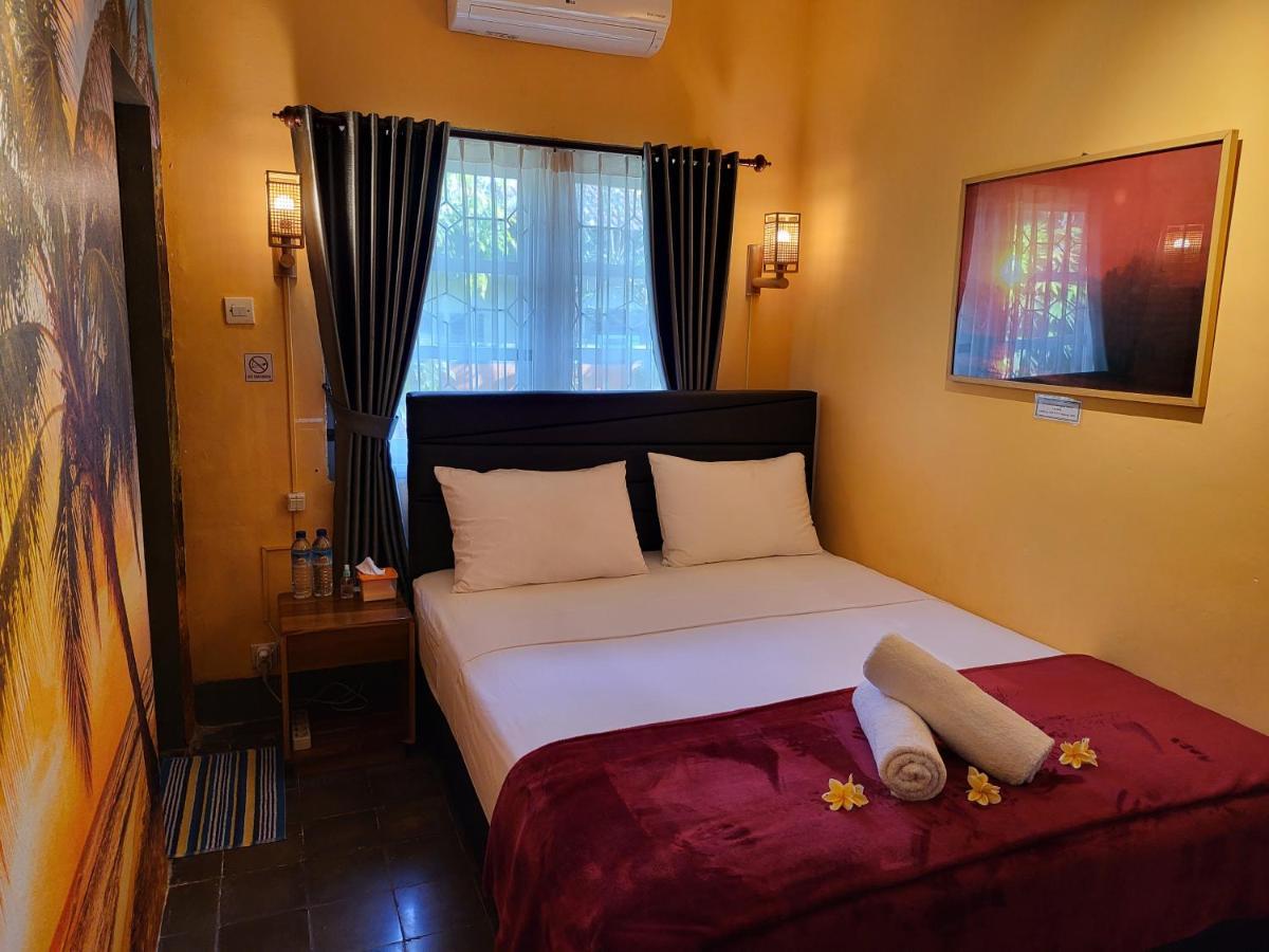 Dewi Sri Guesthouse Mataram Esterno foto