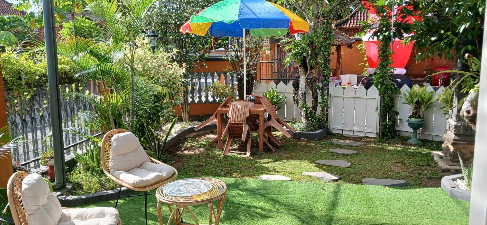 Dewi Sri Guesthouse Mataram Esterno foto