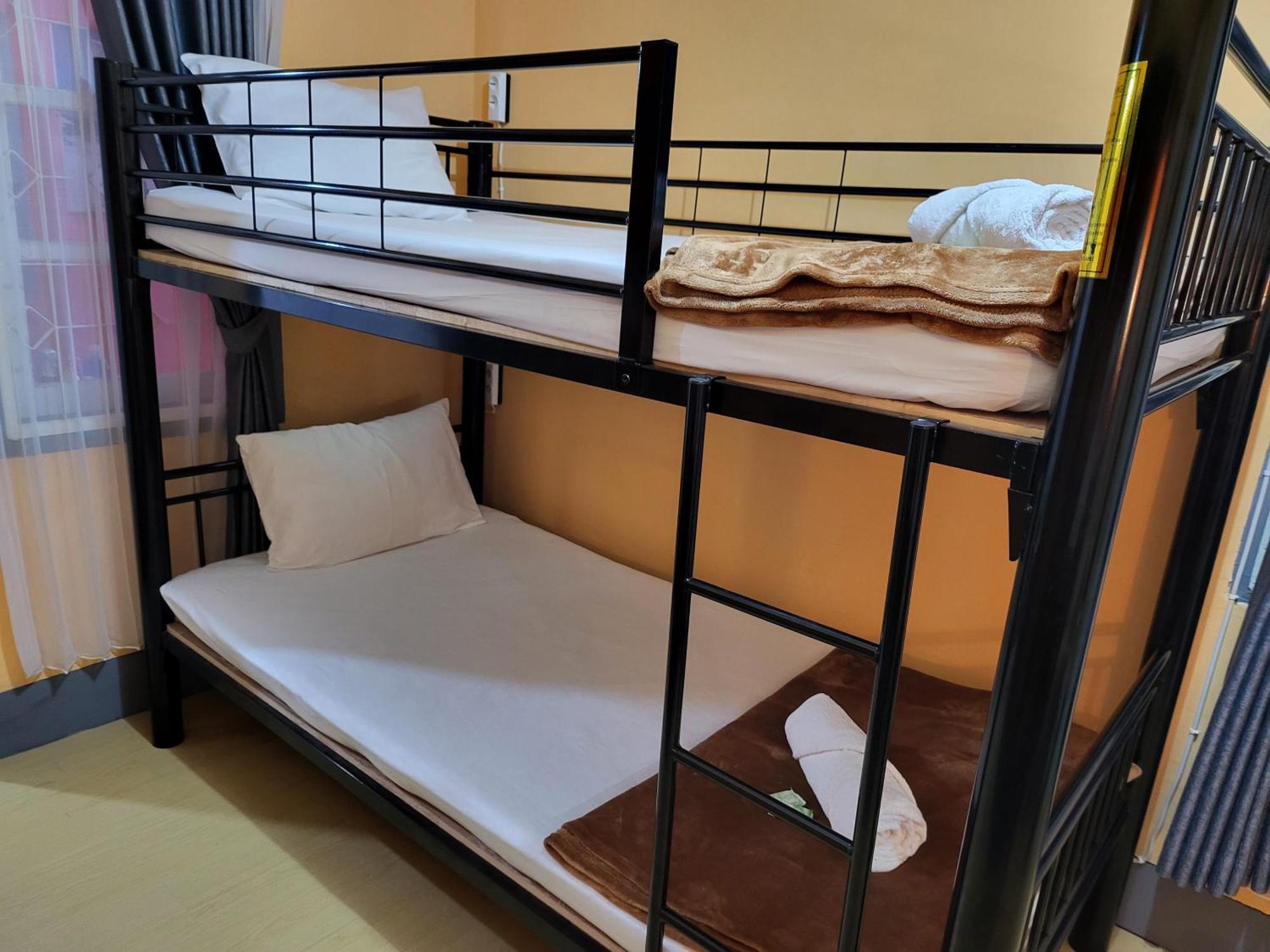 Dewi Sri Guesthouse Mataram Esterno foto