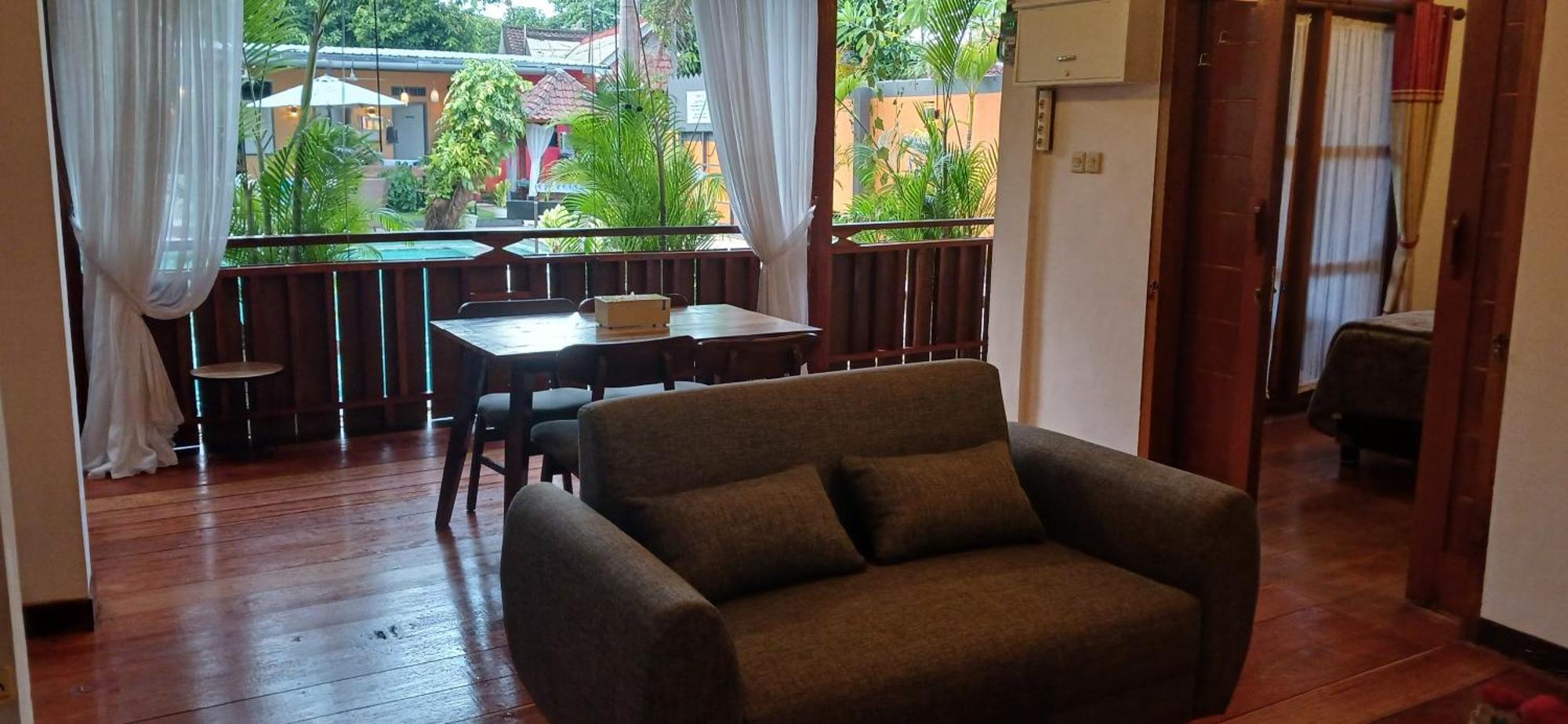 Dewi Sri Guesthouse Mataram Esterno foto