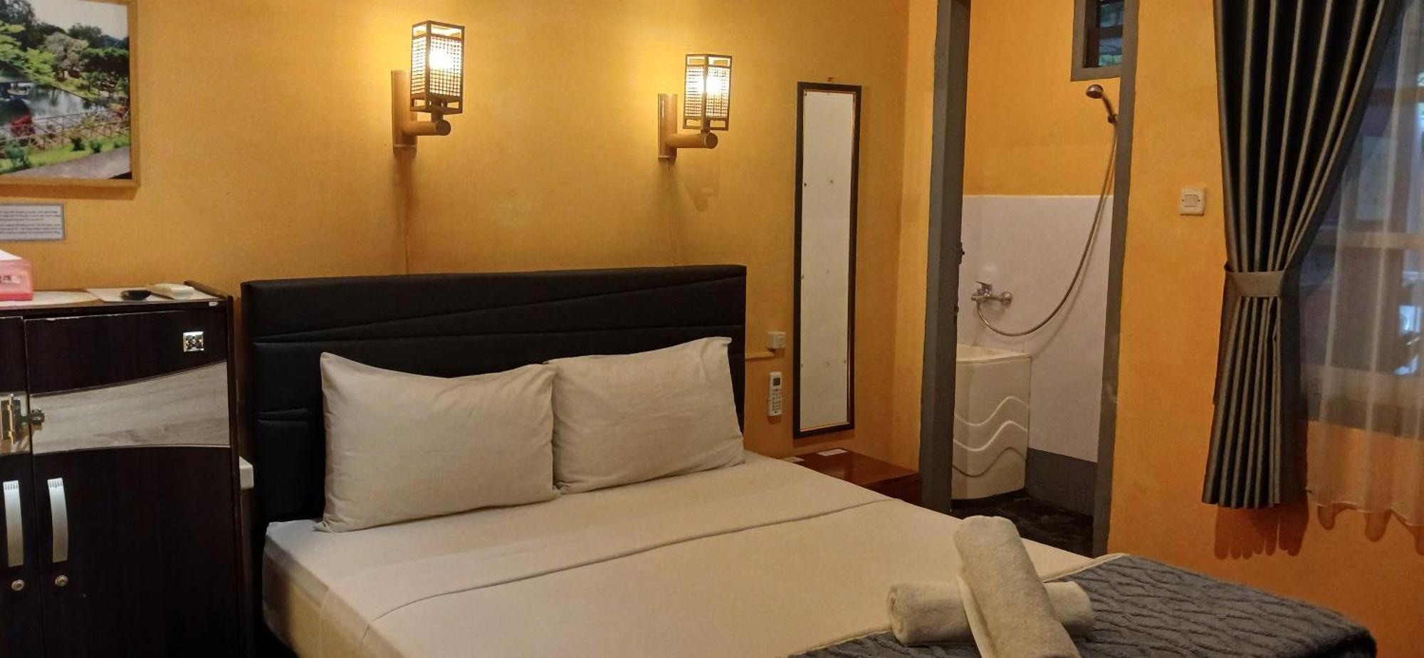 Dewi Sri Guesthouse Mataram Esterno foto