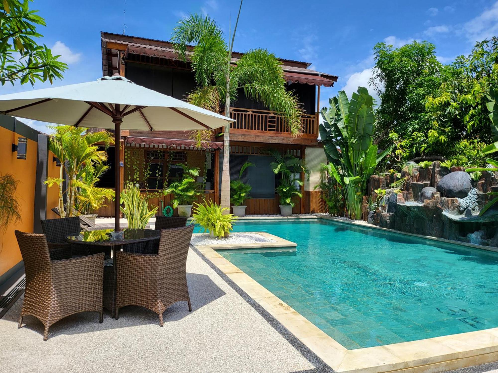 Dewi Sri Guesthouse Mataram Esterno foto