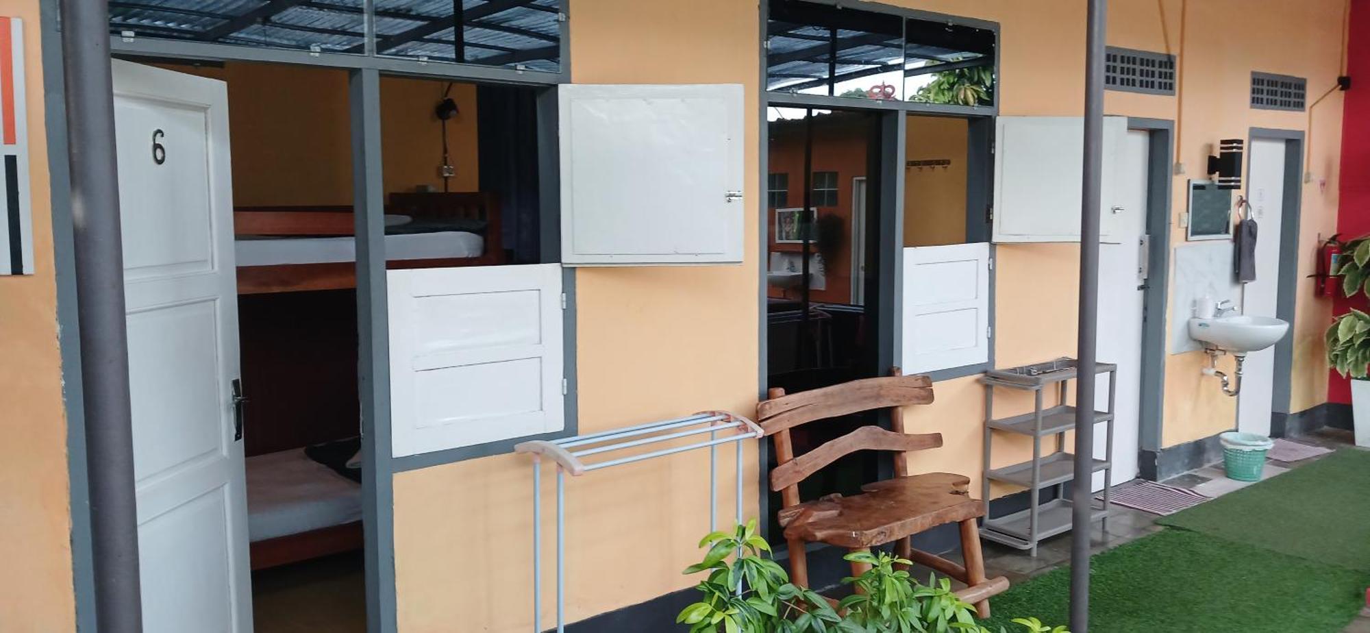 Dewi Sri Guesthouse Mataram Esterno foto