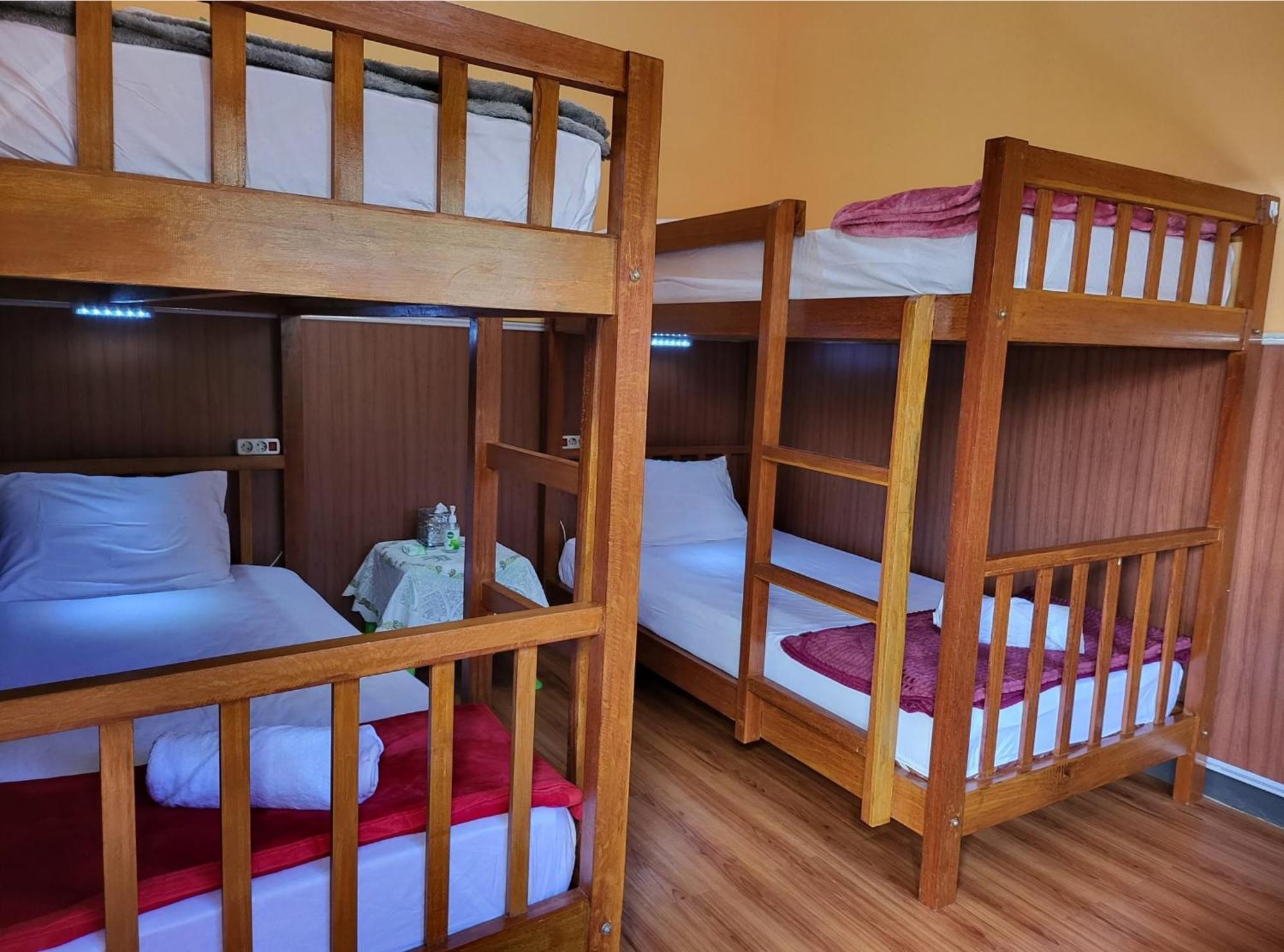 Dewi Sri Guesthouse Mataram Esterno foto